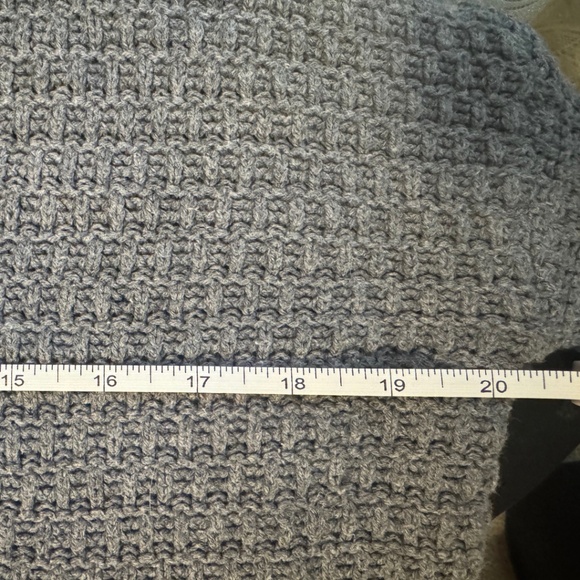 Old Navy Cable Knit Sweater - Cozy Classic Comfort! - Picture 5 of 5